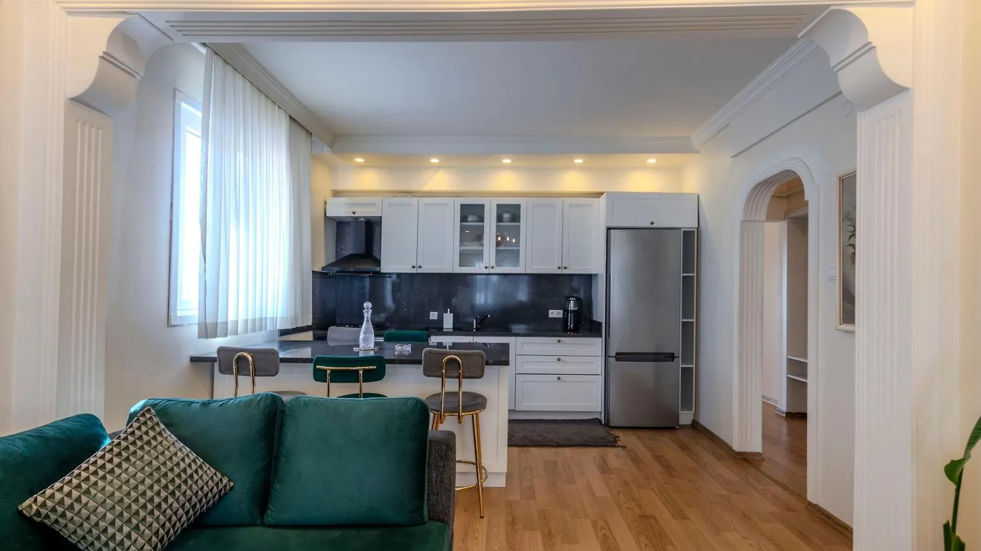 Dilek Apartments location